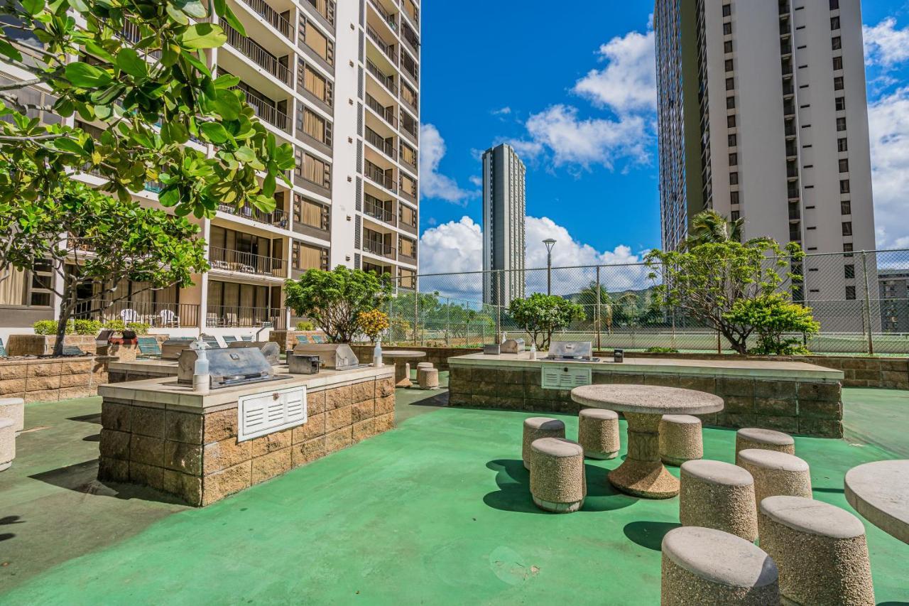 Free Parking, Pool, Sauna, Spa, Wifi, Bbq, Ac - Waikiki Banyan 호놀룰루 외부 사진